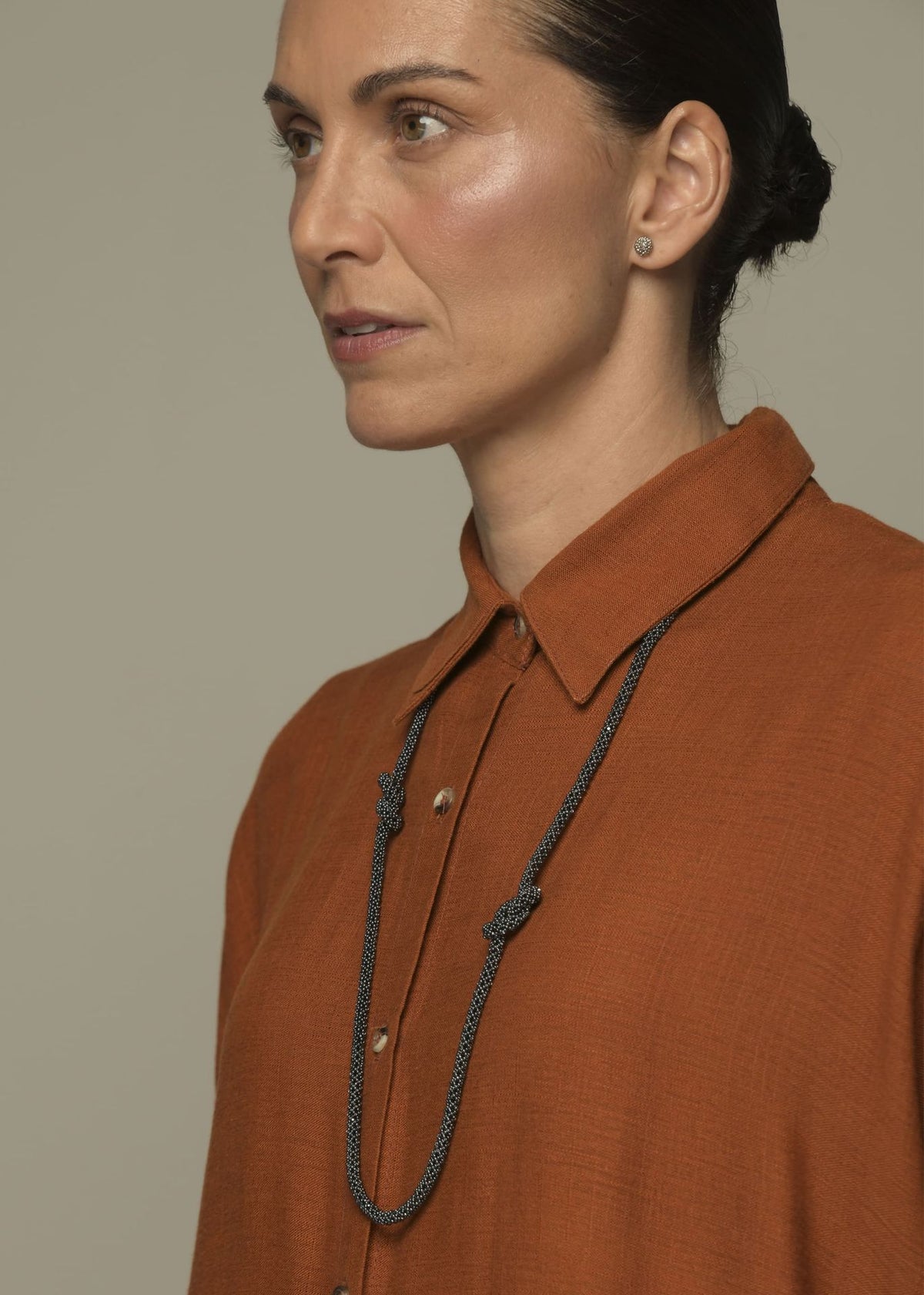 COLLAR DOS HAIKURI GRIS METALICO