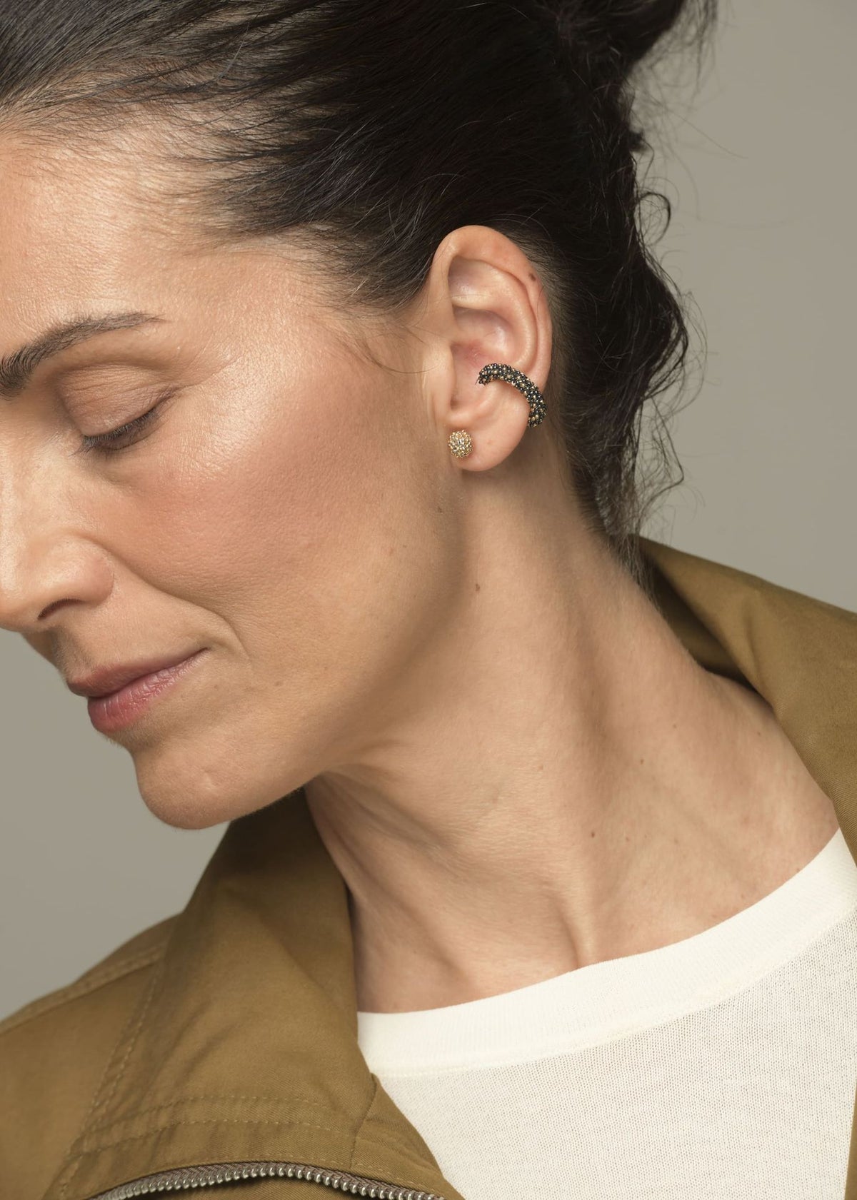 HUTA MARTHA METALLIC GREY GOLD EAR CUFF