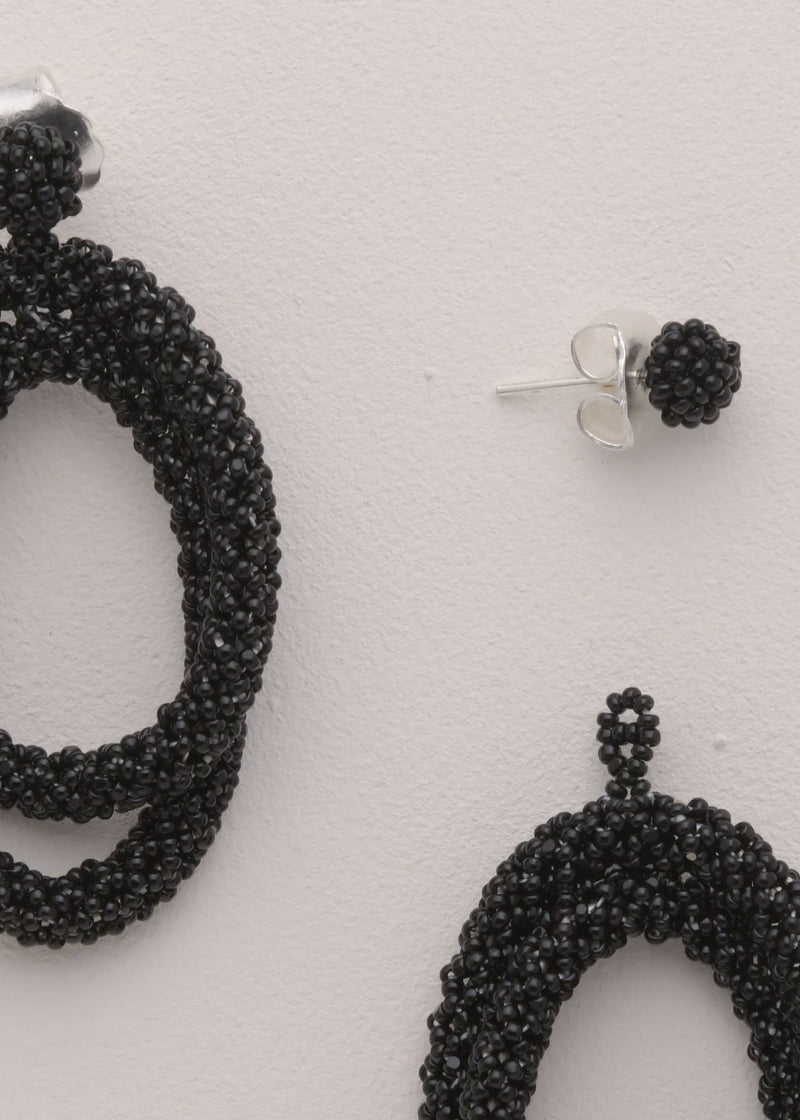 ITSARI HAIKURI BLACK EARRINGS