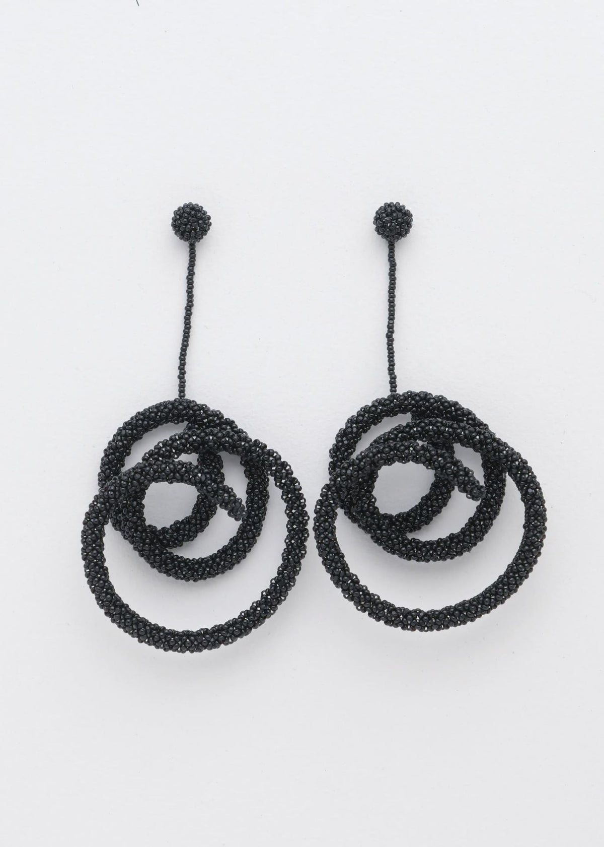 HAIKURI BLACK HANGING EARRINGS