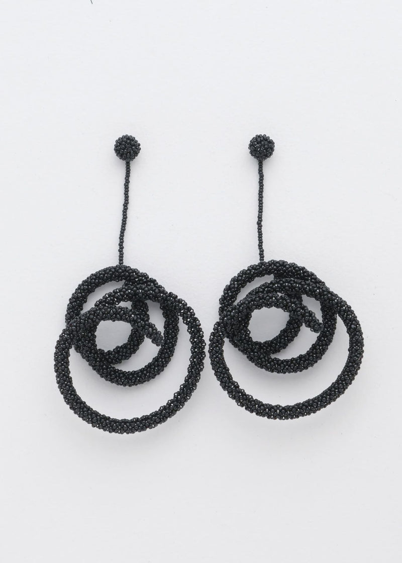 HAIKURI BLACK HANGING EARRINGS