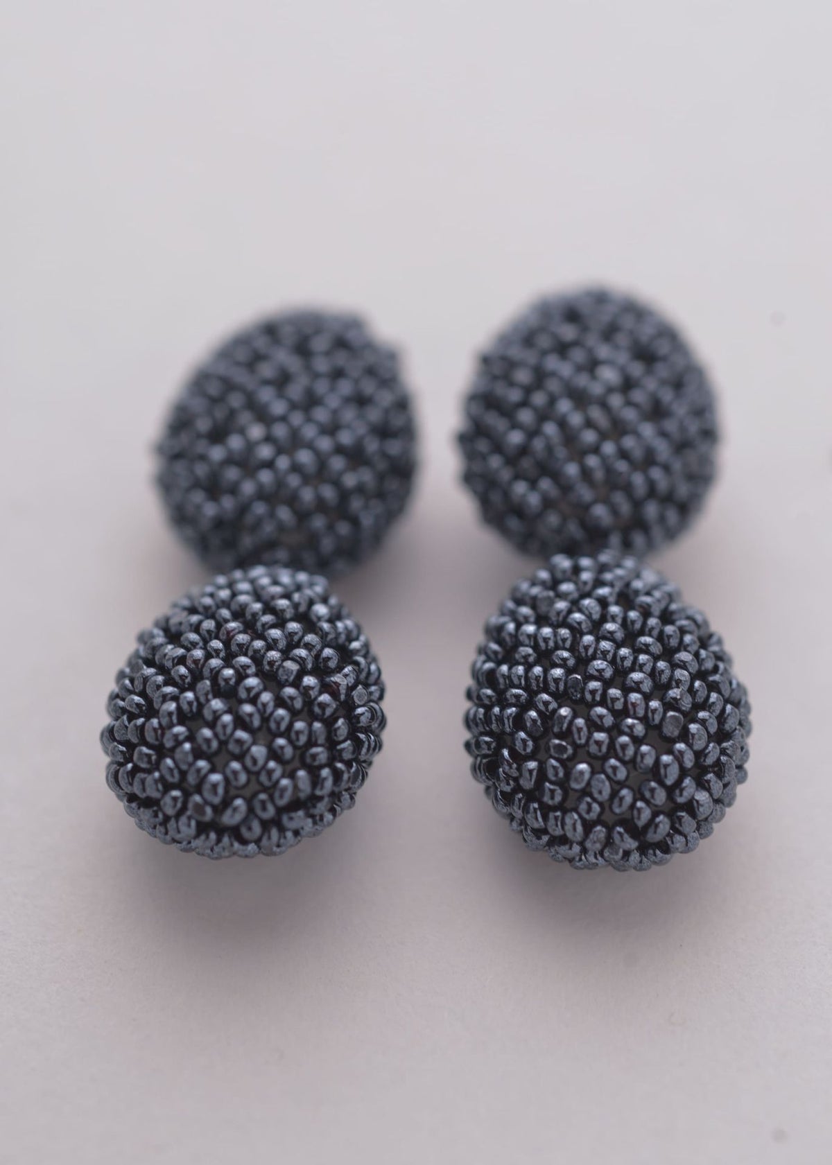 ARETES DOS HUTA TAWARI GRIS METALICO