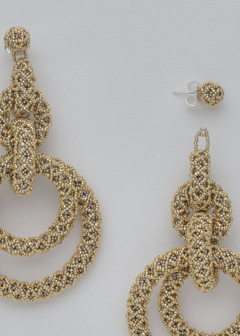ARETES CINCO AROS NAWI ORO PLATINO