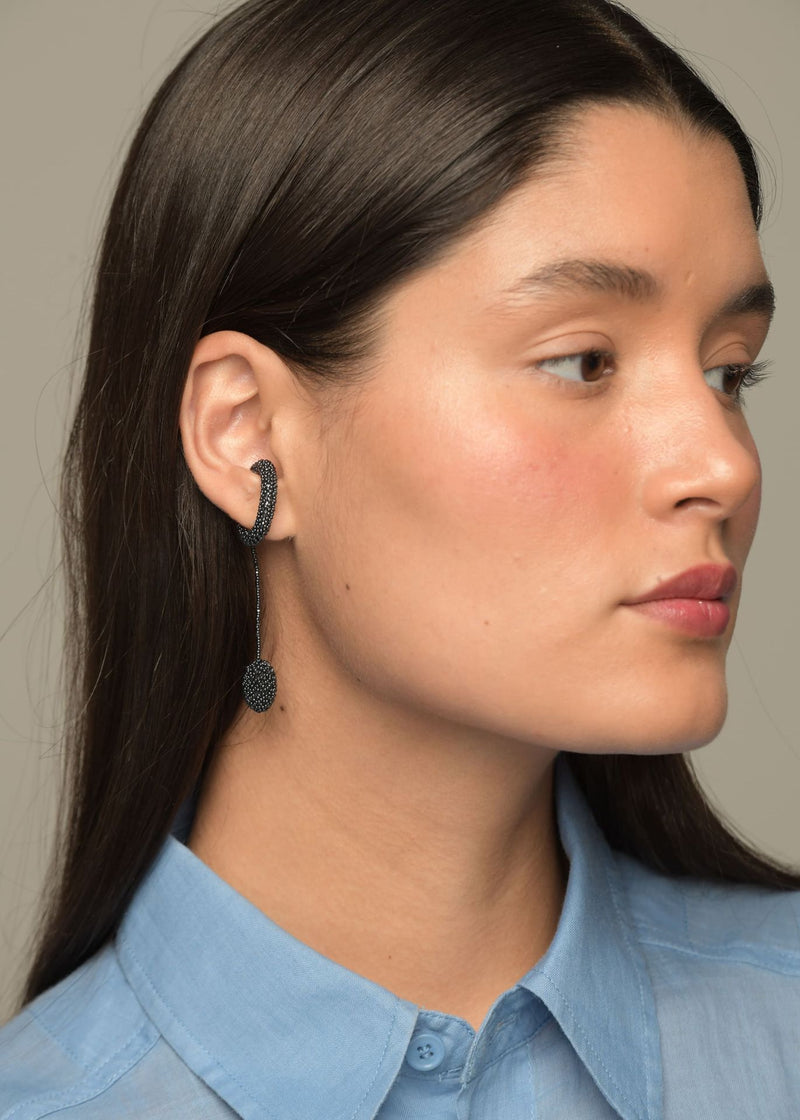 TAWARI METALLIC GRAY SIMPLE EARCUFF