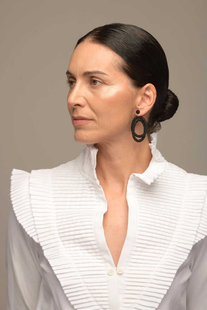 ITSARI HAIKURI BLACK EARRINGS