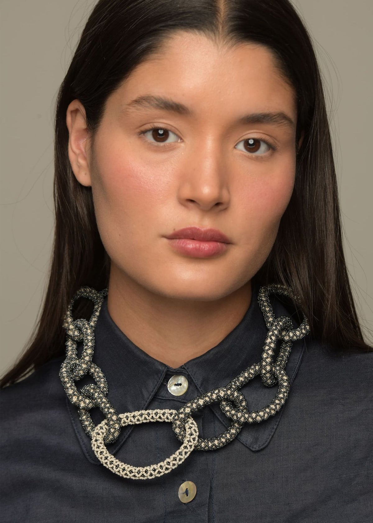 NECKLACE HAXUPA NAWI PLATINUM CREAM PEARLY METALLIC GREY