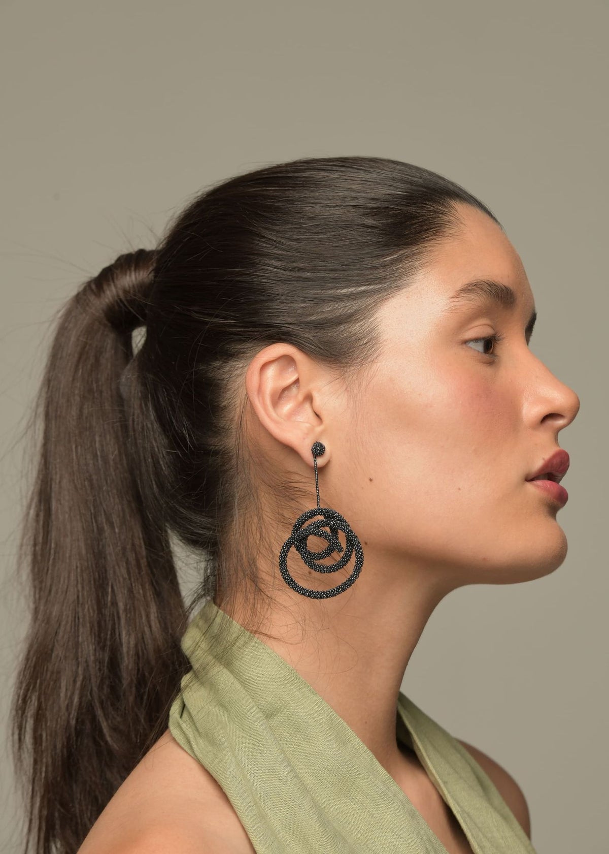 HAIKURI METALLIC GREY DROP EARRINGS