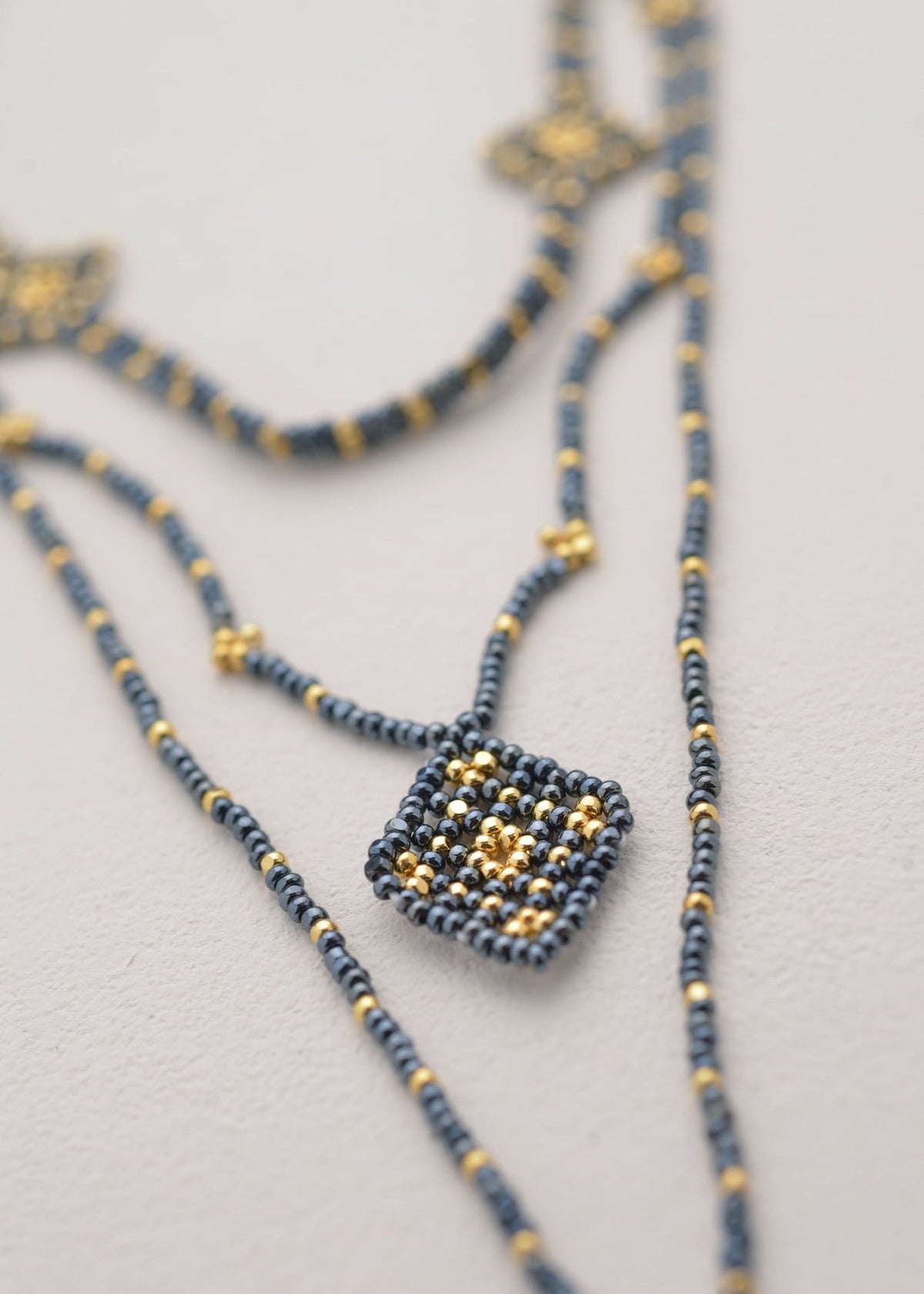 WIXA LINEAR NECKLACE METALLIC GREY GOLD