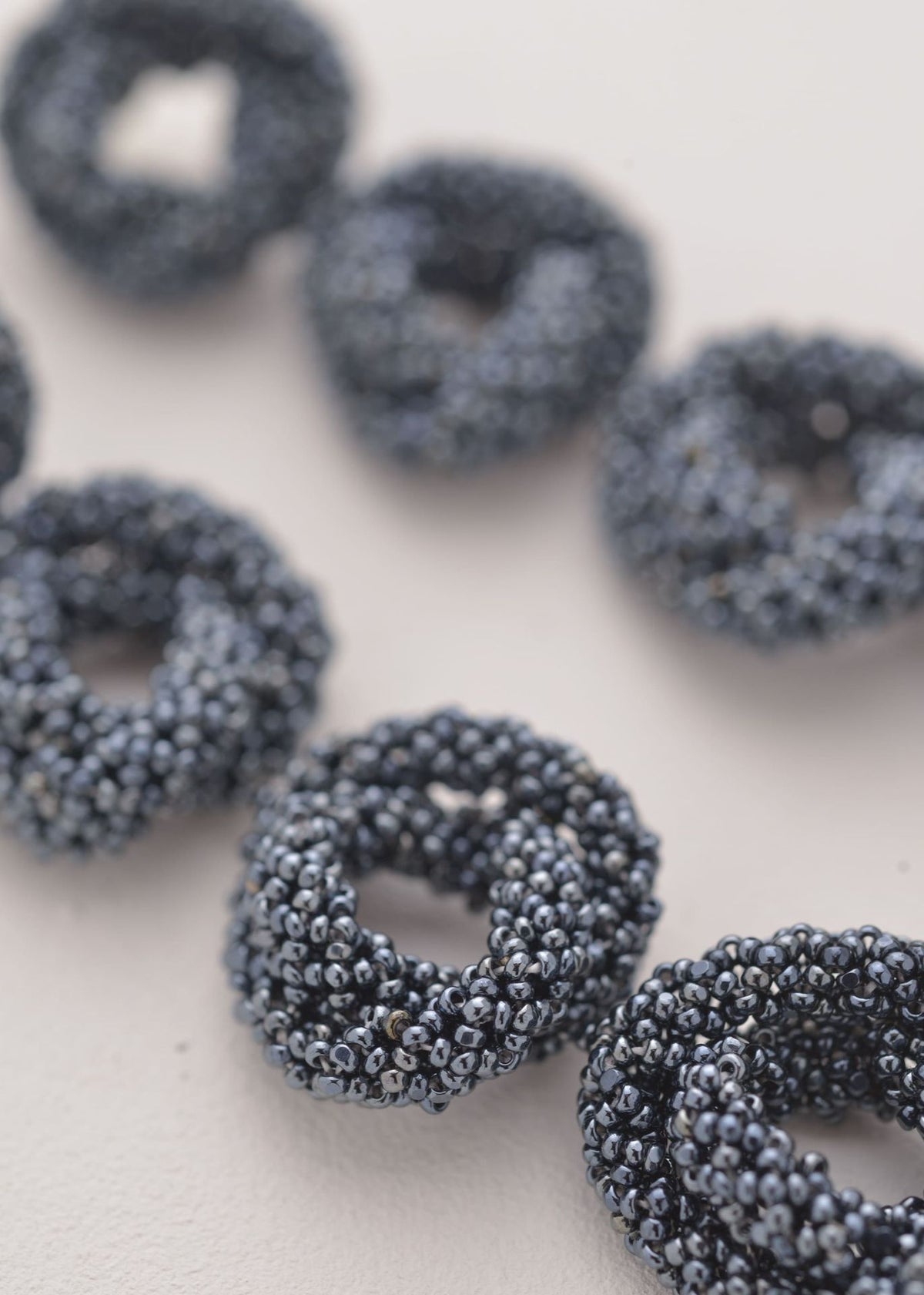 FOUR HAIKURI EARRINGS METALLIC GREY