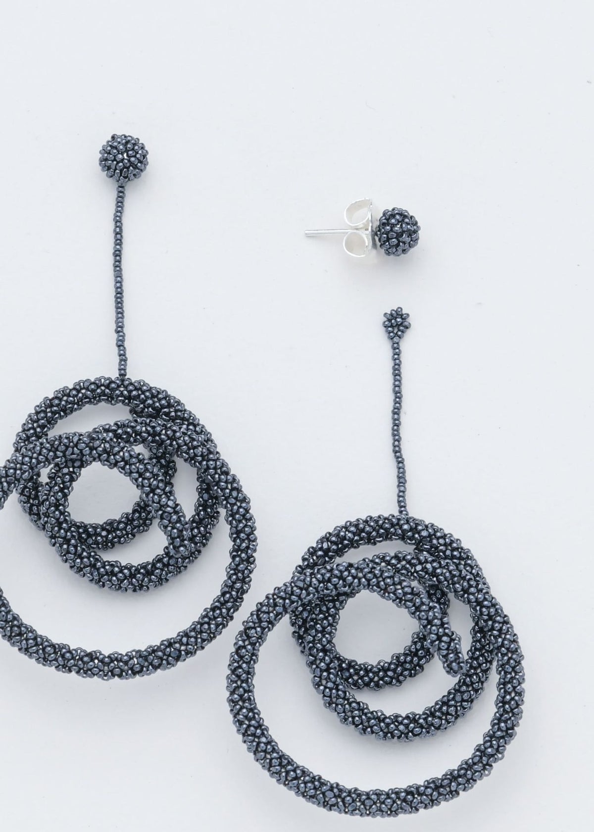 HAIKURI METALLIC GREY DROP EARRINGS