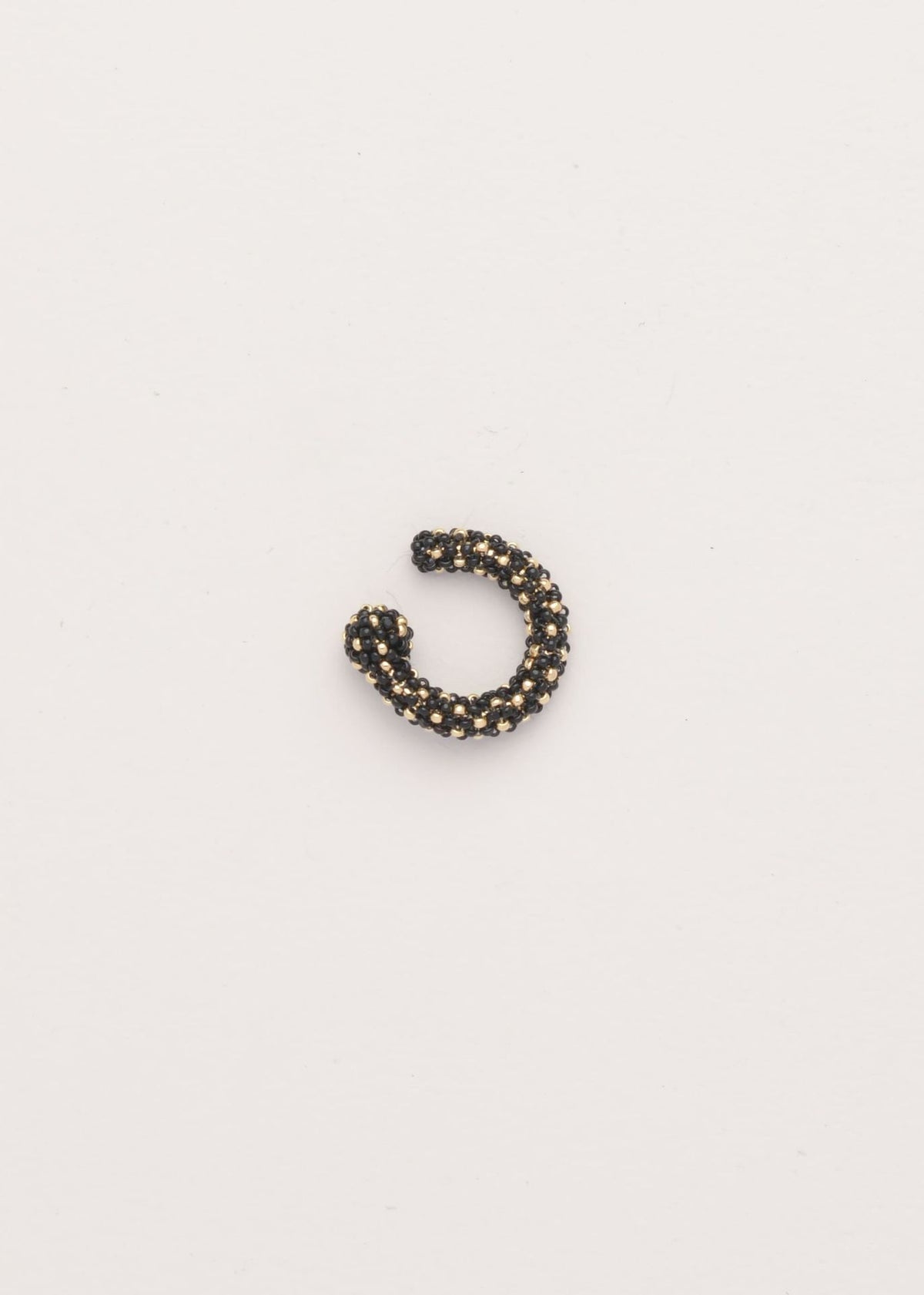 HUTA MARTHA BLACK GOLD EARCUFF