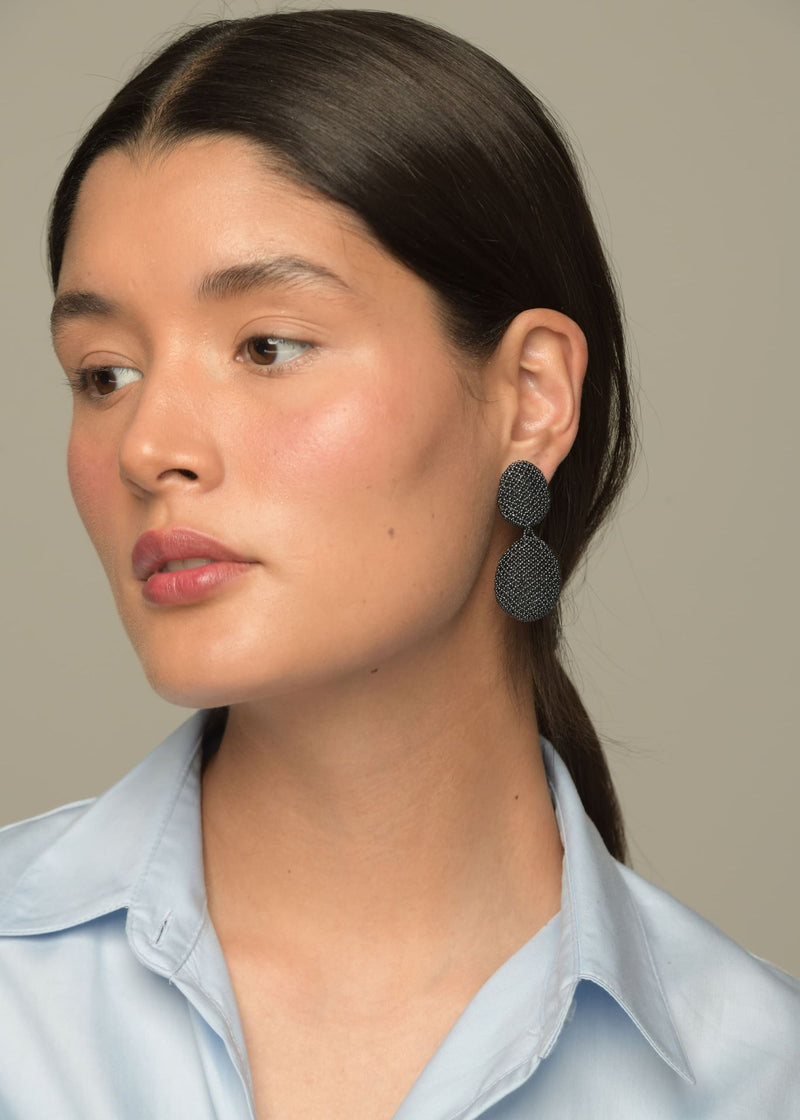 ARETES DOS TAWARI GRIS METALICO