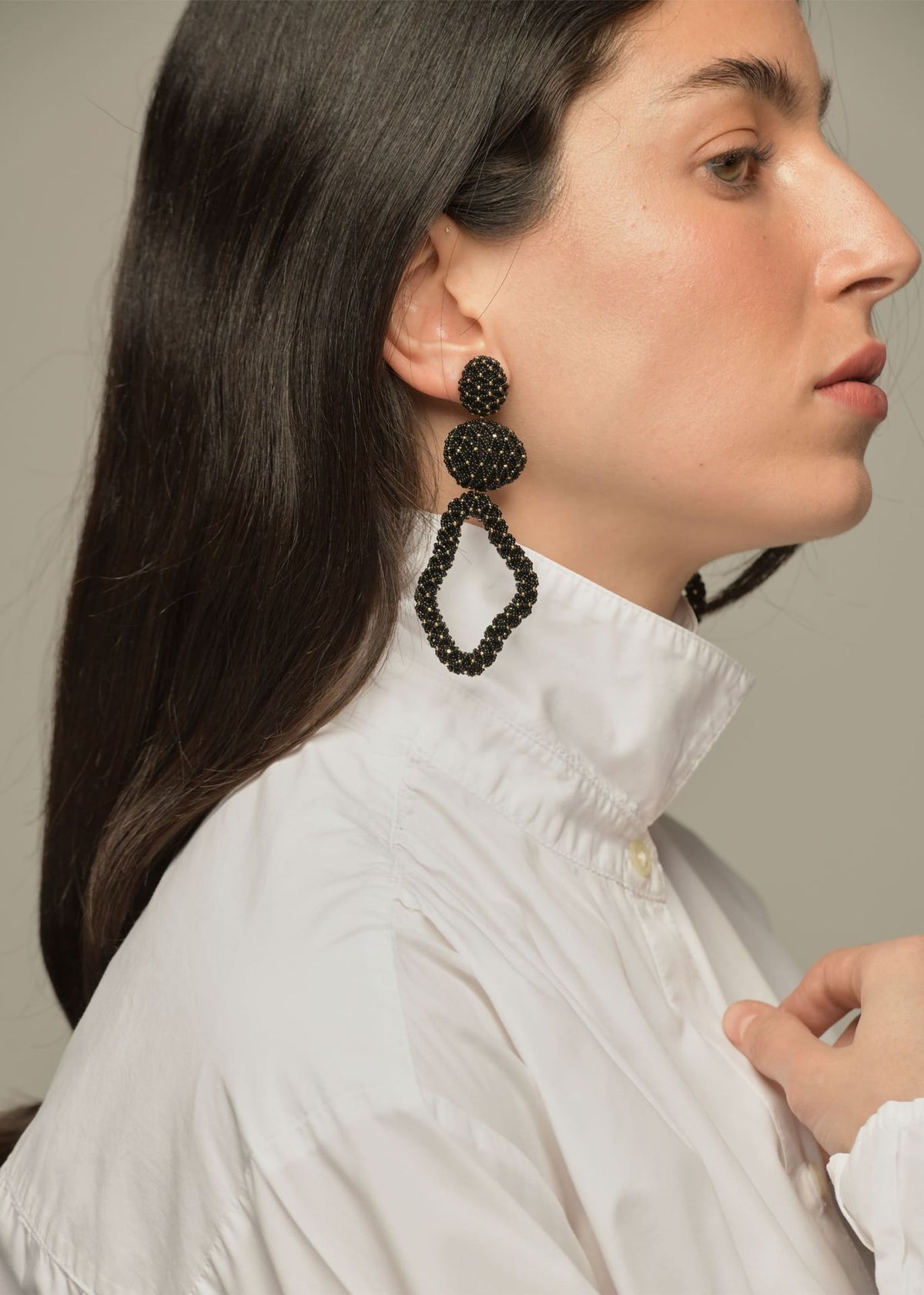 OPEN WEAVE TAWARY EARRINGS BLACK GOLD