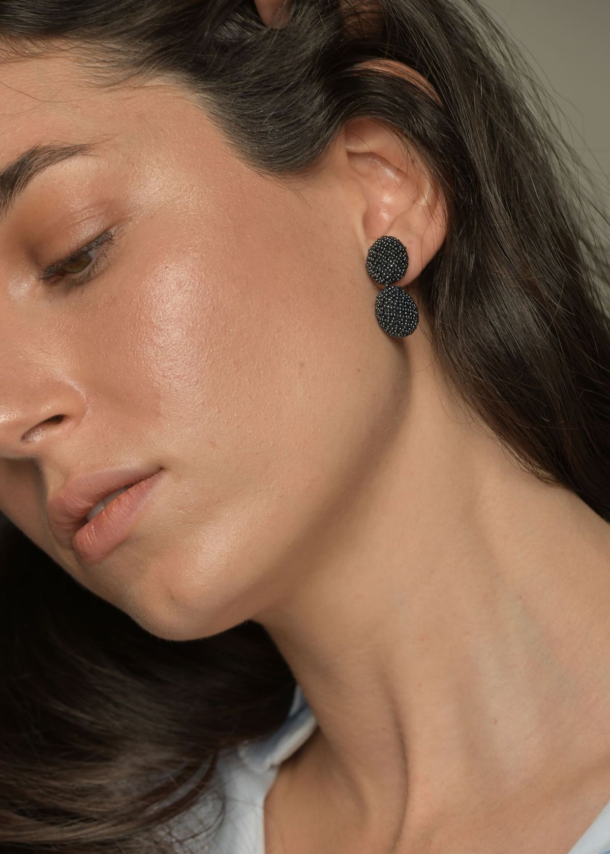 ARETES DOS HUTA TAWARI GRIS METALICO
