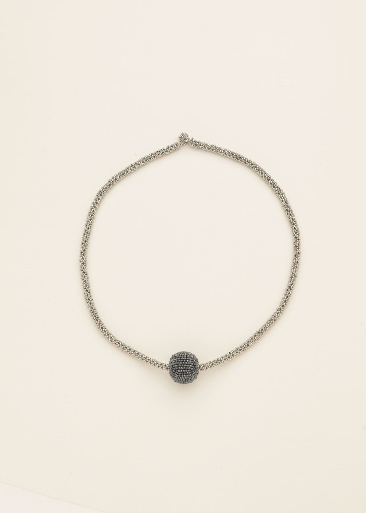 COLLAR VANTA SATEL PLATINO GRIS METALICO