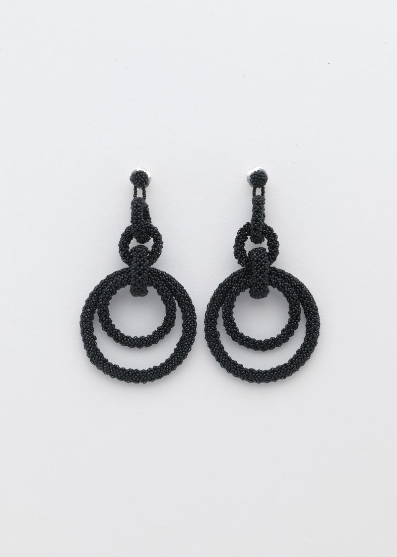 ARETES CINCO AROS CADENA NEGRO