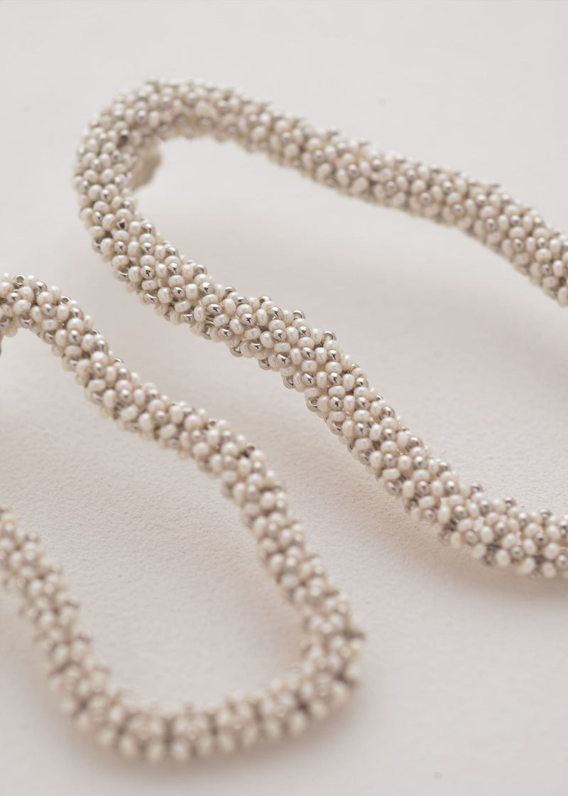 ARETES ASIMETRICOS KIPURI PLATINO CREMA APERLADO