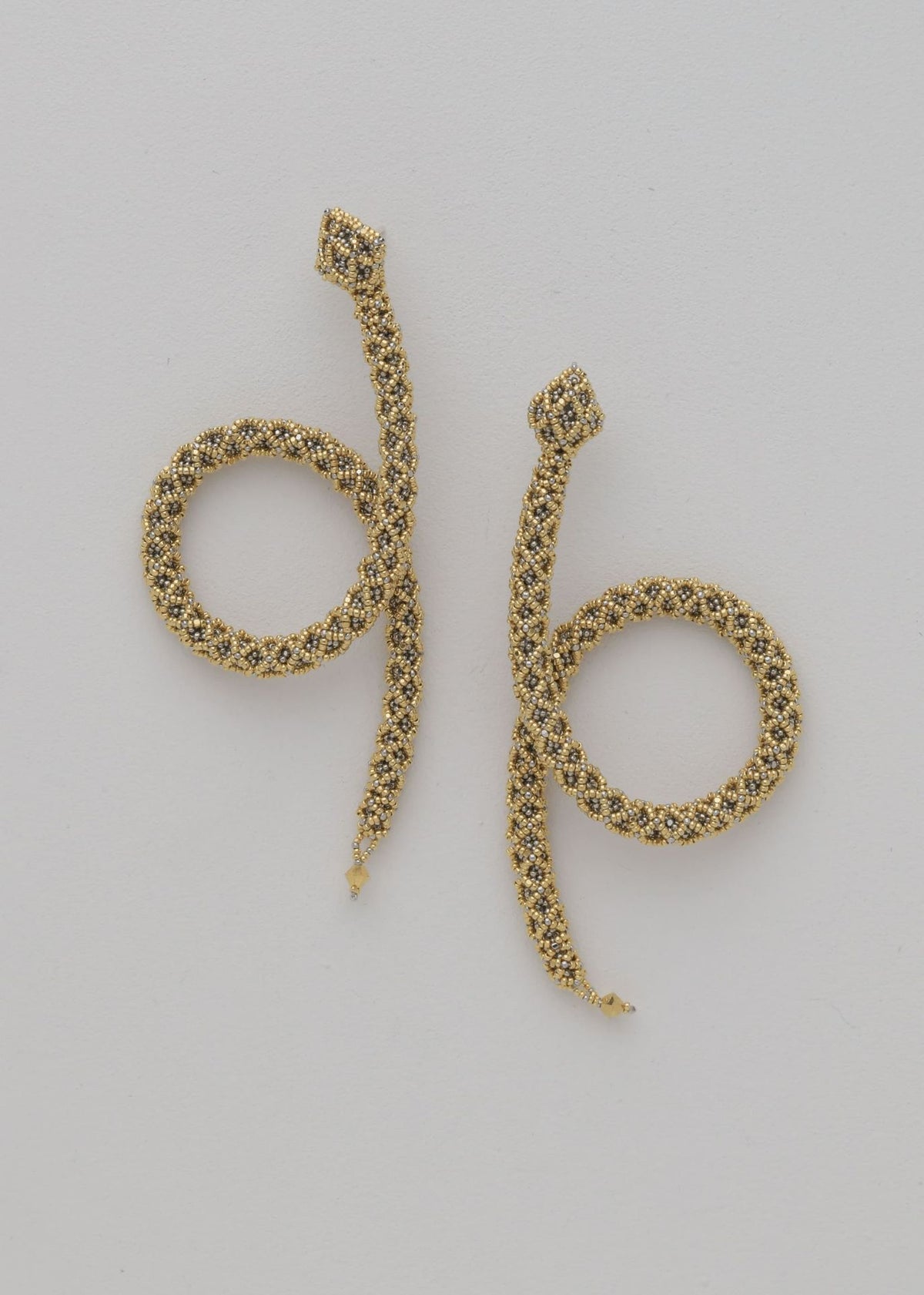 NAWI LOOP SNAKE EARRINGS GOLD PLATINUM