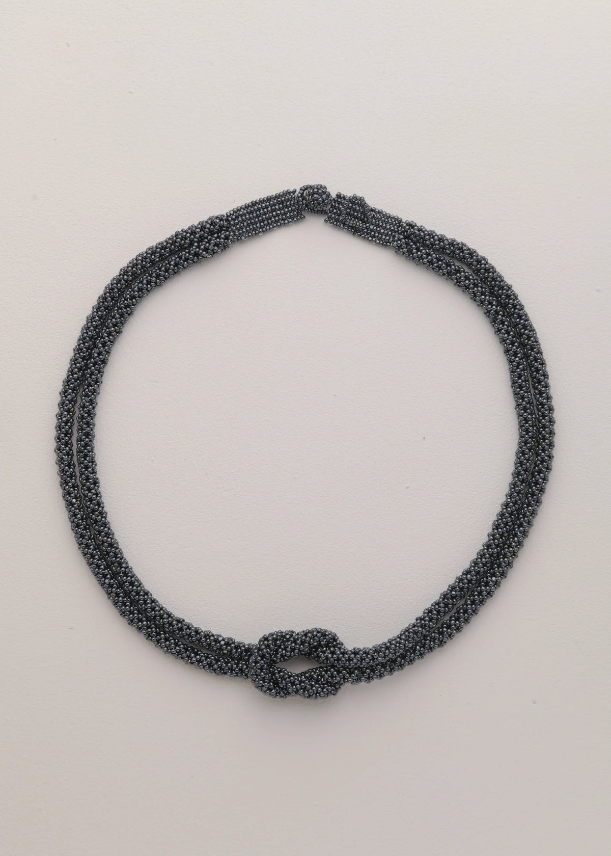 TAWARI KNOT NECKLACE METALLIC GREY