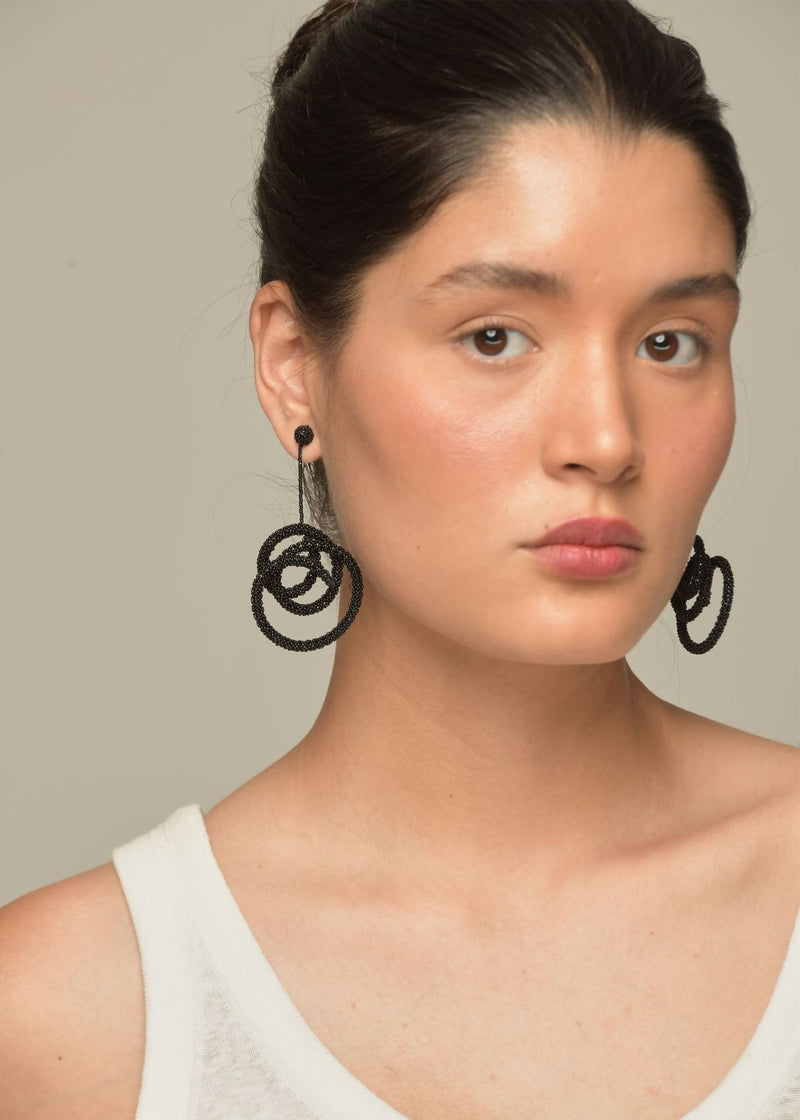 ARETES COLGANTES HAIKURI NEGRO