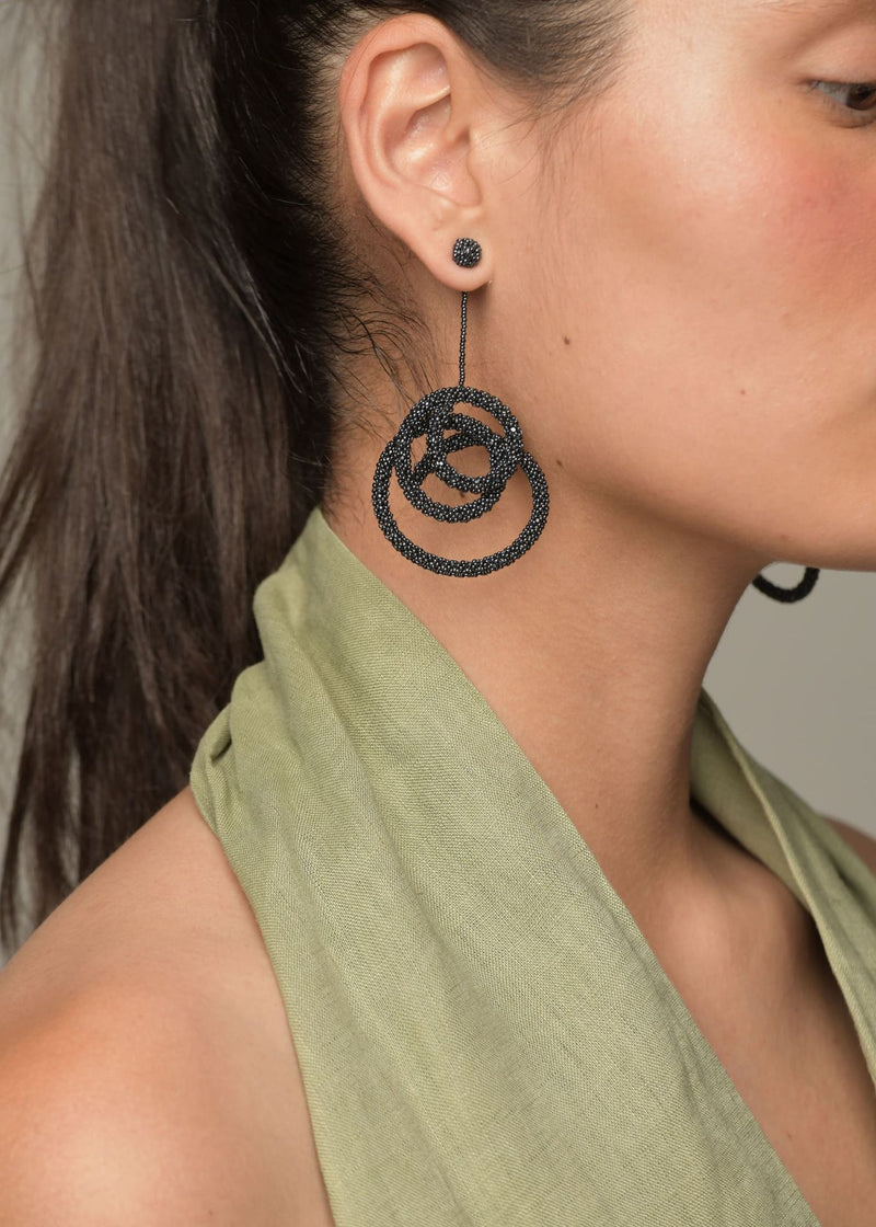 ARETES COLGANTES HAIKURI GRIS METALICO