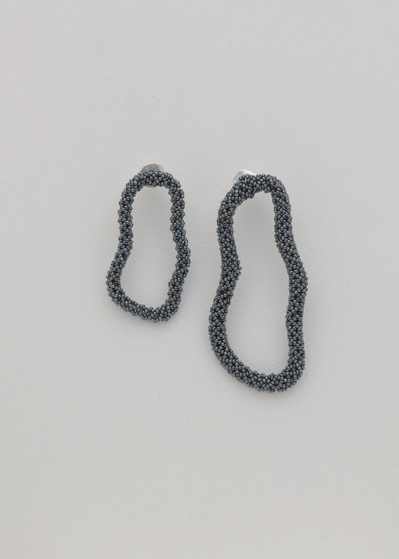ARETES ASIMETRICOS KIPURI GRIS METALICO